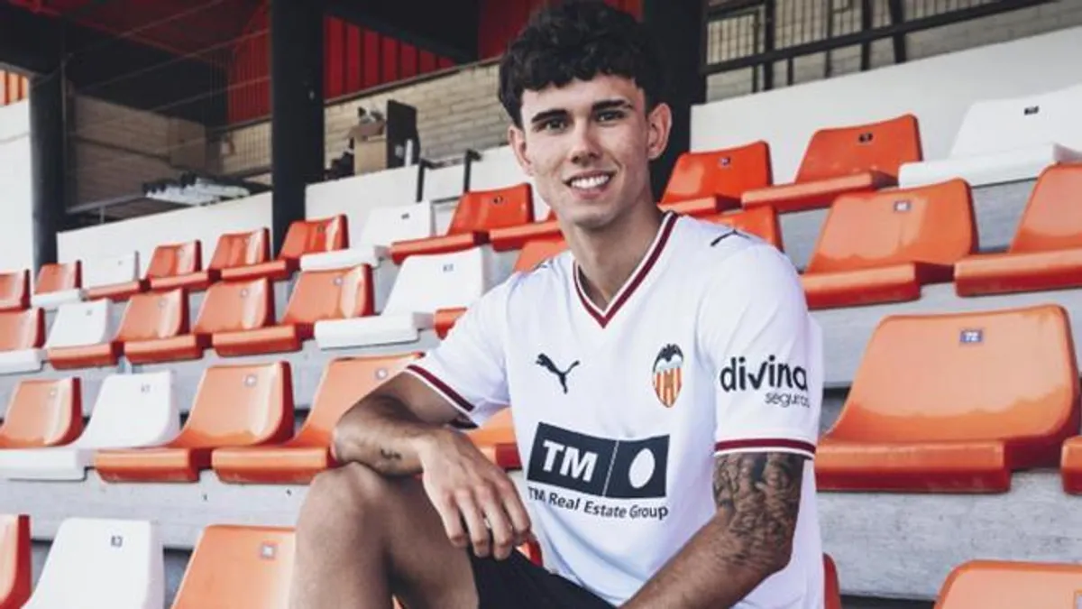 Rubén Muñoz, el futuro lateral zurdo del Valencia CF, renueva su contrato