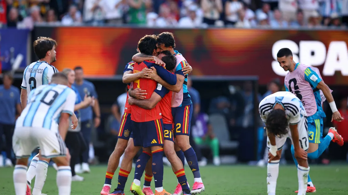 España Triumfa con Brillantez: Fiesta y Victoria en el Campo