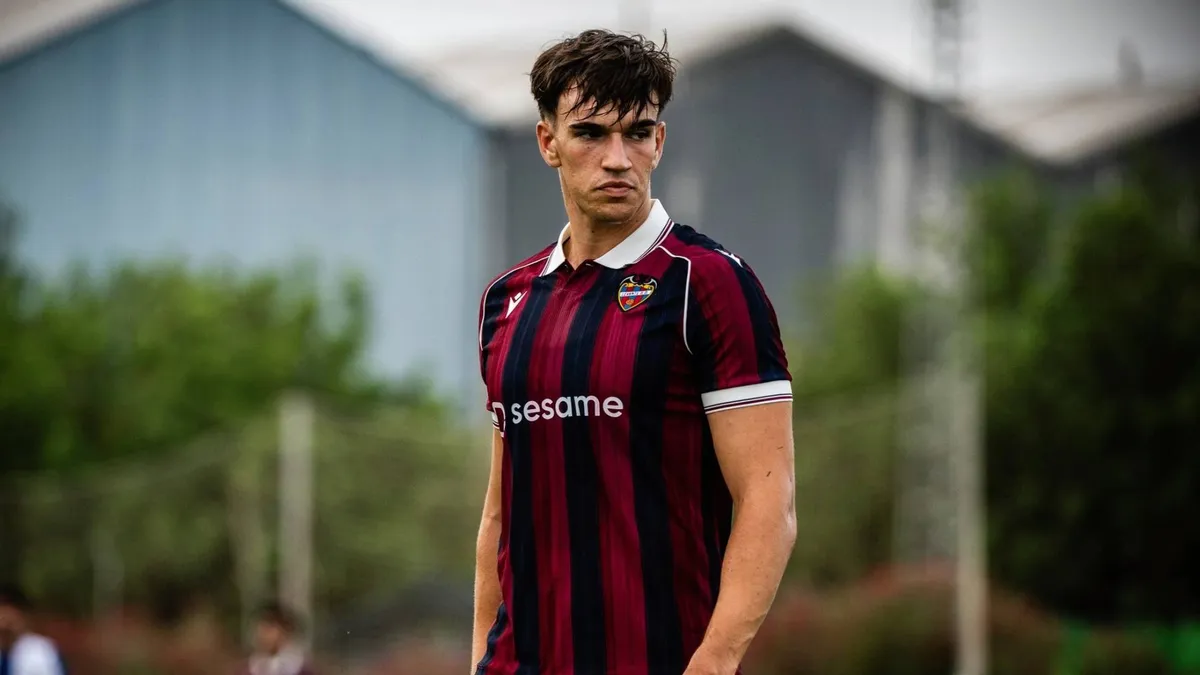 El Levante inicia su pretemporada con victoria y gol de Carlos Espí