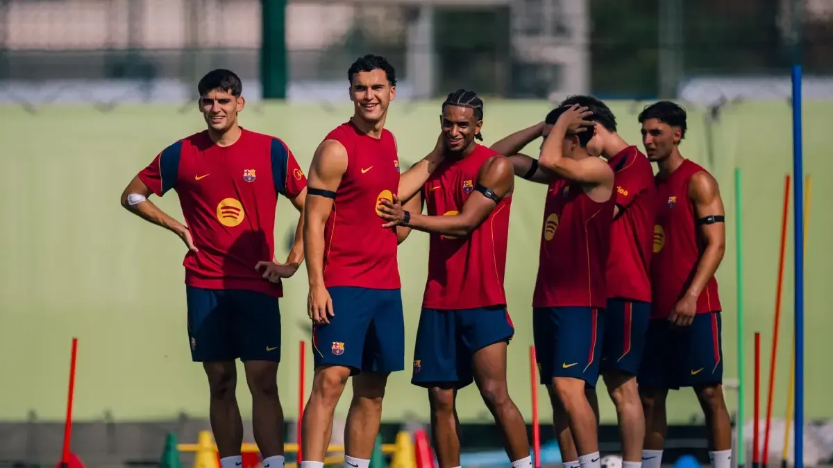 El Barcelona entrena a doble sesión y espera la llegada de Adeyemi