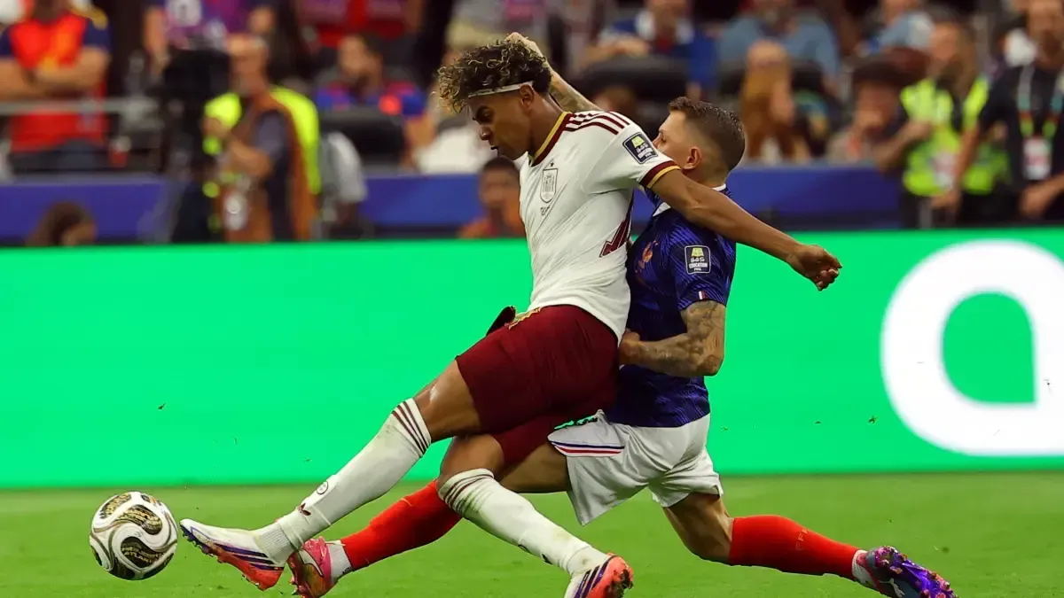 Lucas Digne se pronuncia tras el penalti a Lamine Yamal en la semifinal