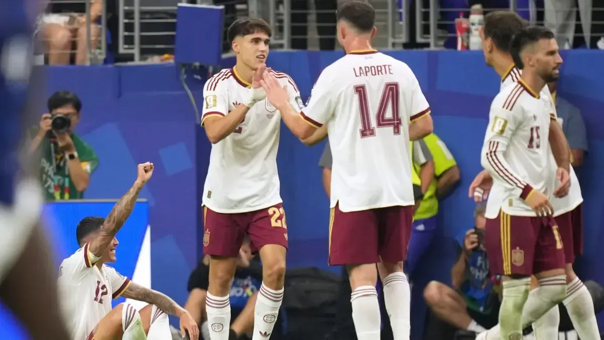 Cubarsí abre la puerta a un posible reencuentro con Laporte en el Barça