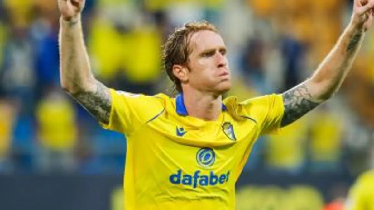 Álex Fernández seguirá en el Cádiz hasta 2025