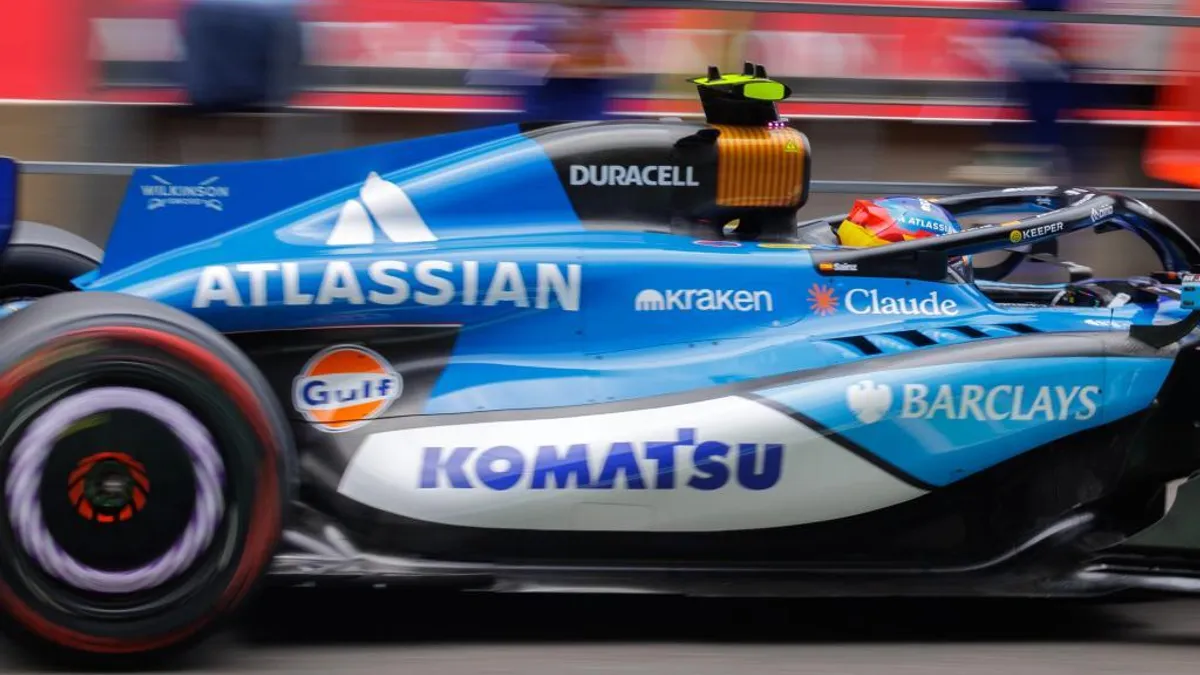 Carlos Sainz critica a Antonelli: "No se debe insultar por la radio, necesita calmarse"