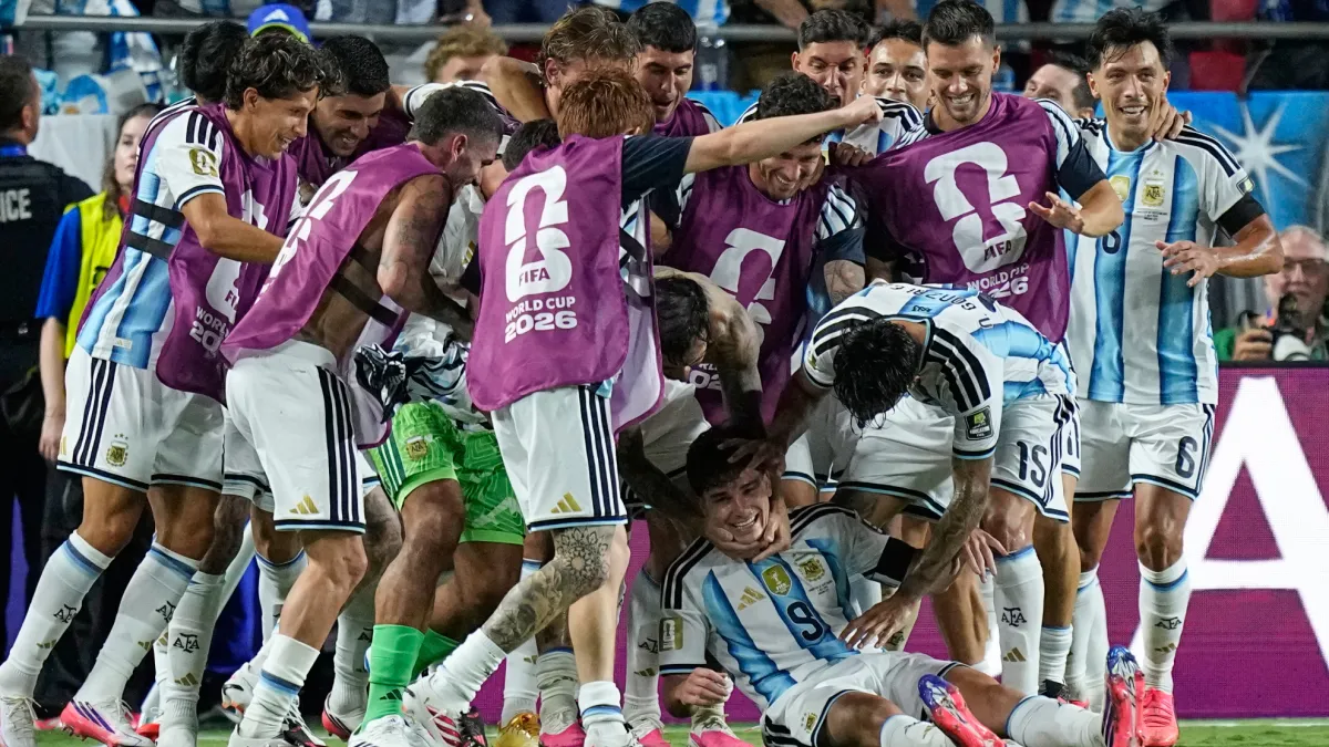 Argentina Avanza con Controversia: Otro 'Match-Ball' Superado