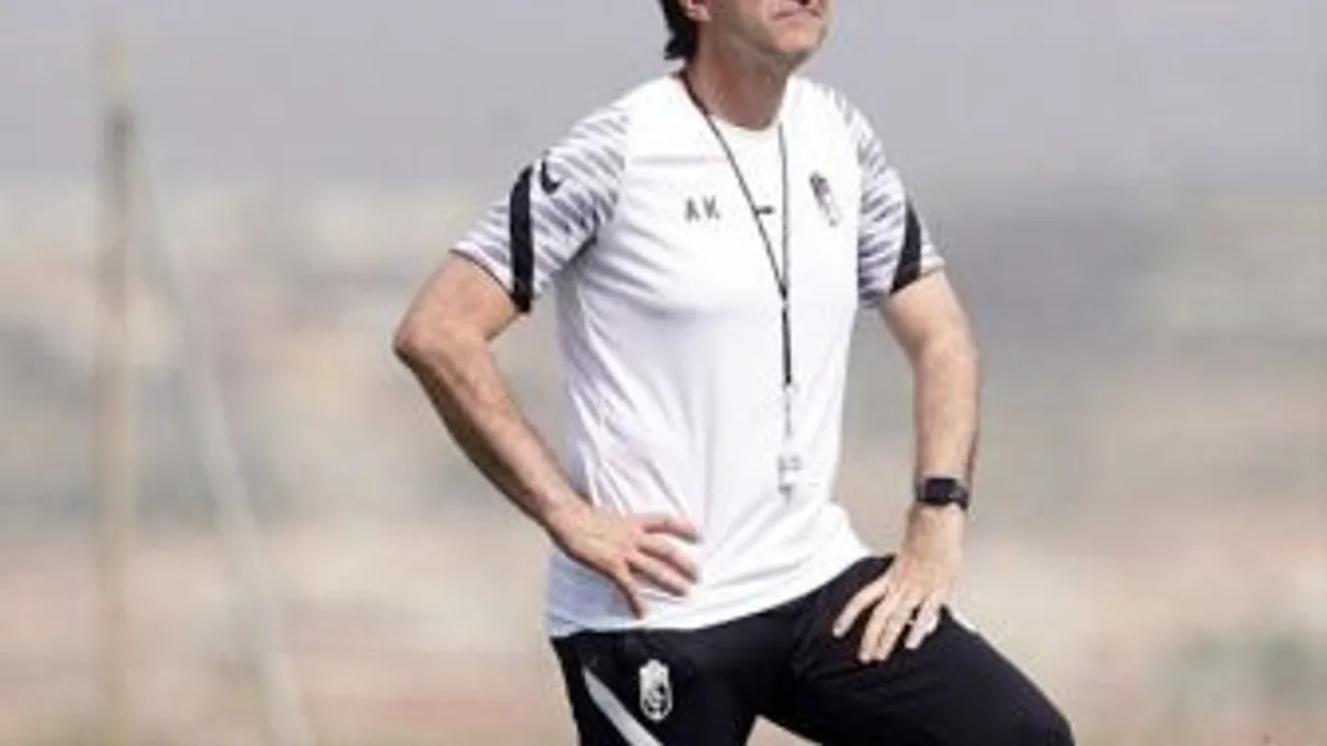 Primer contacto entre Nico Rodríguez y Karanka por el banquillo del Granada