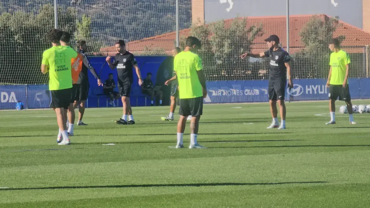 Simeone deja al Atlético rumbo al Mundial de Clubes; el equipo se entrena sin él